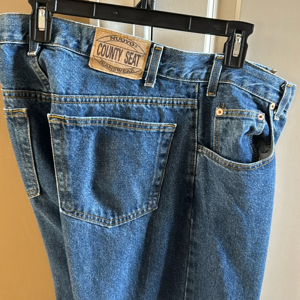 Nuovo County Seat blue jeans loose fit 35W-34L.